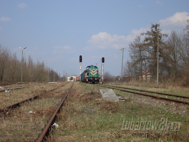 Lubartów: wjazd pociągu tow. na stację PKP