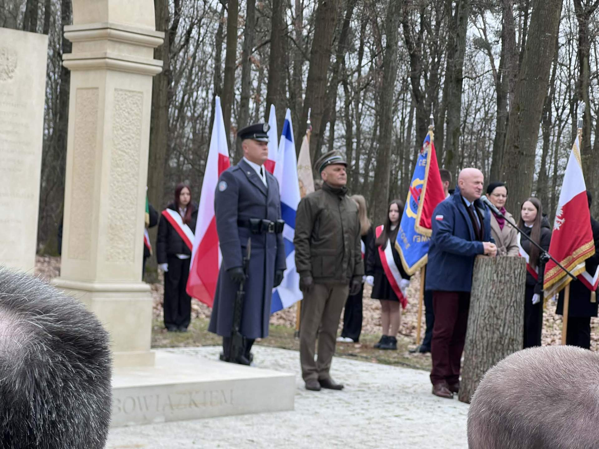 oddali hołd