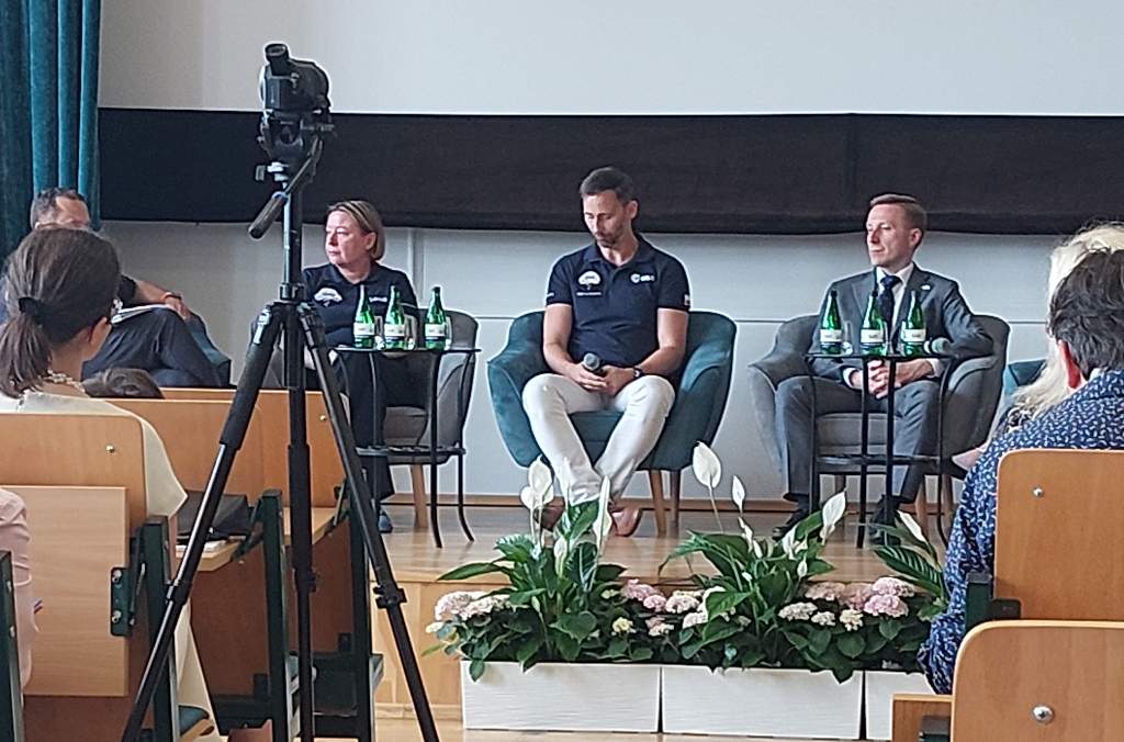Uczniowie II LO na konferencji