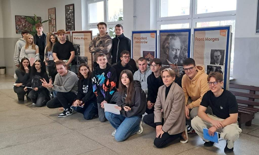 [SZKOLNE WIEŚCI] Ignacy Jan Paderewski - wystawa IPN w II LO