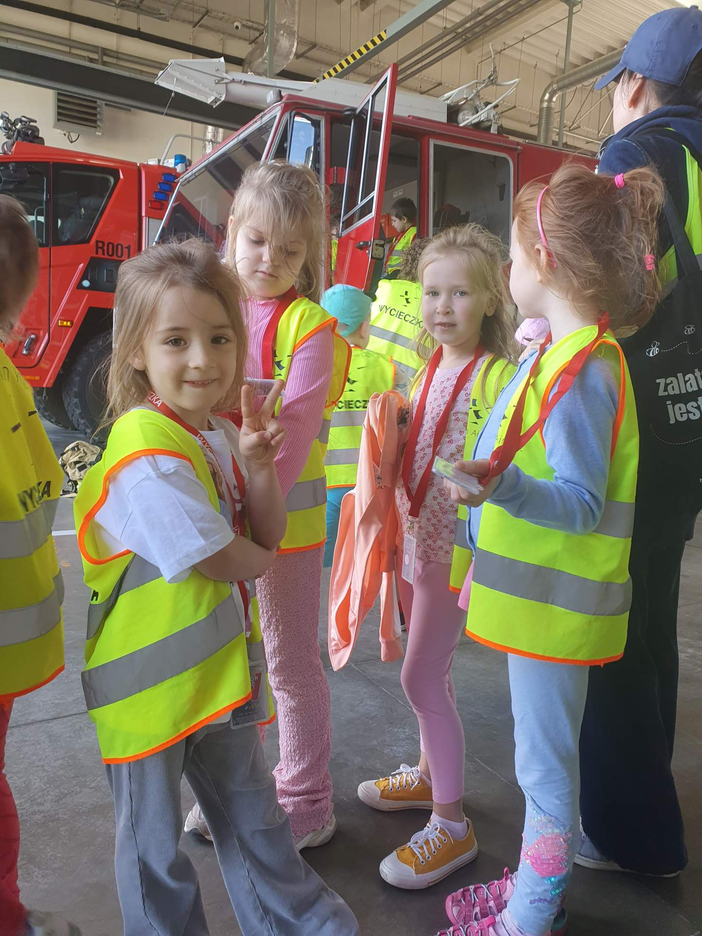 Przedszkolaki na lotnisku