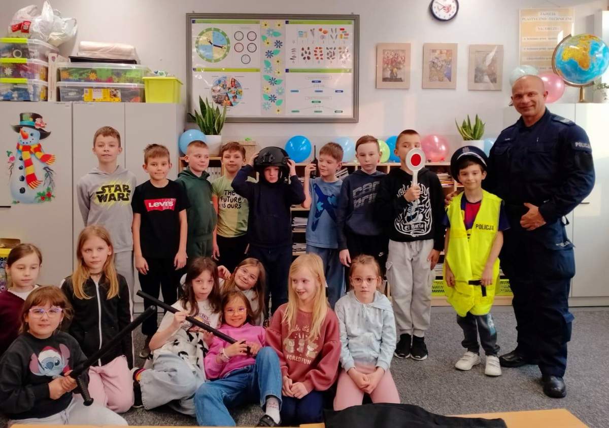 Bezpieczne ferie z policjantem - spotkanie z uczniami SP nr 1 w Lubartowie