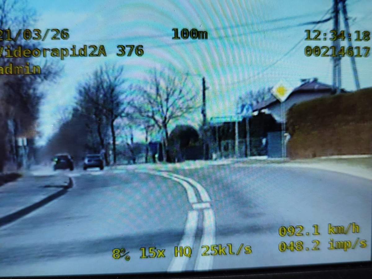 Kierowca BMW wyprzedzał na przejściu i pędził ponad 160 km/h