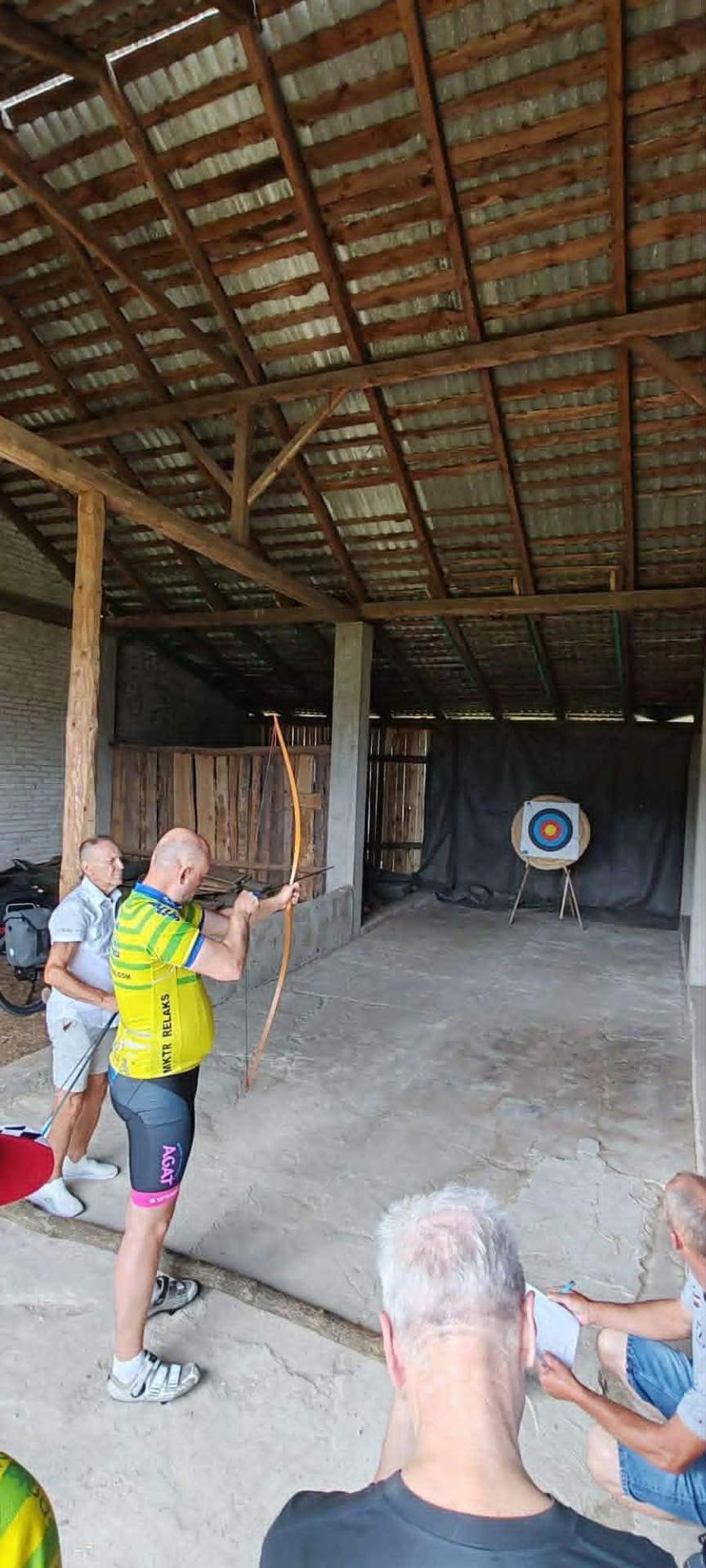Wakacyjne strzelanie z łuku