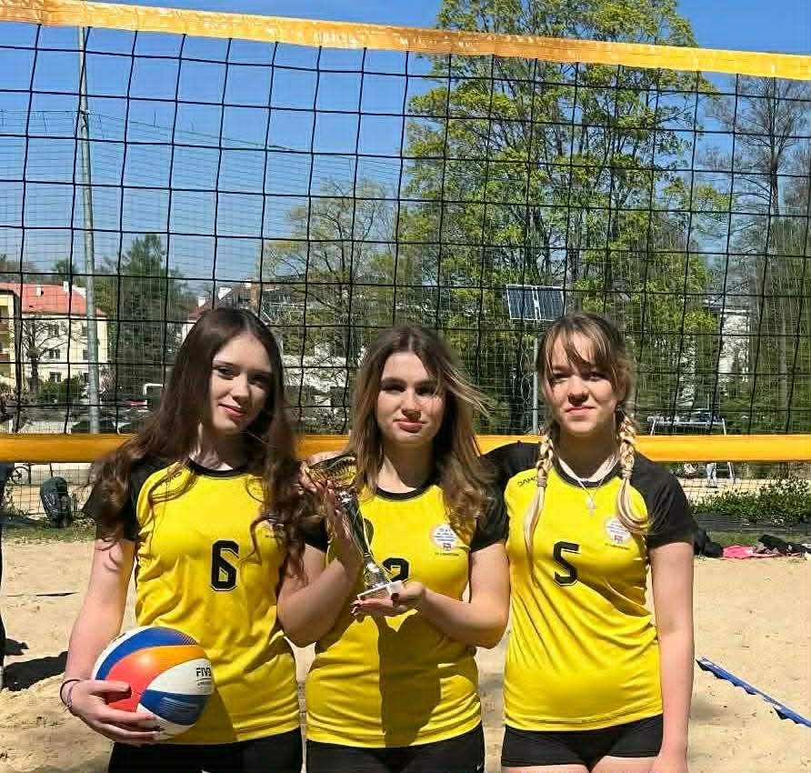 Siatkarze plażowi z ZS nr 2