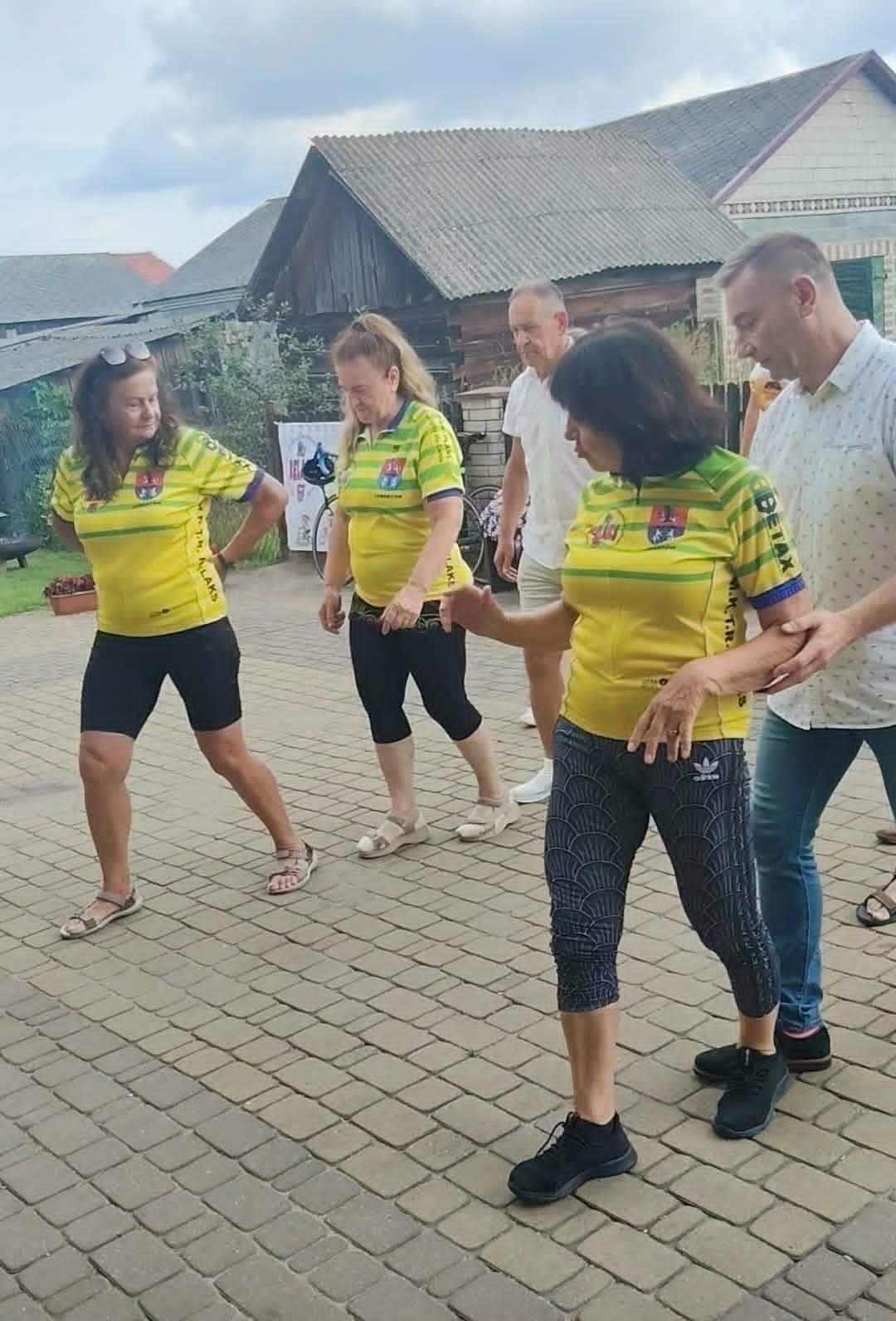 Wakacyjne strzelanie z łuku