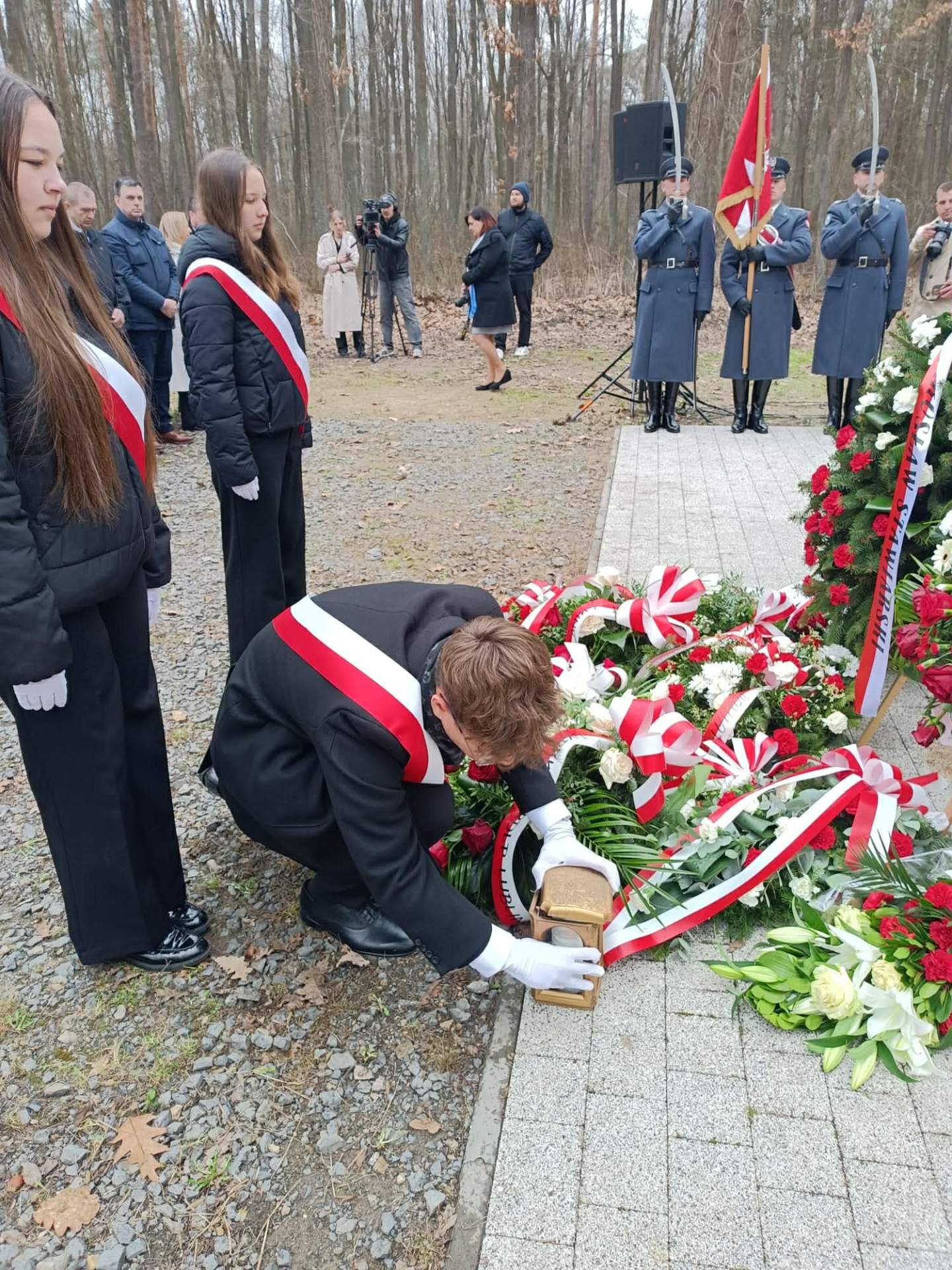 oddali hołd