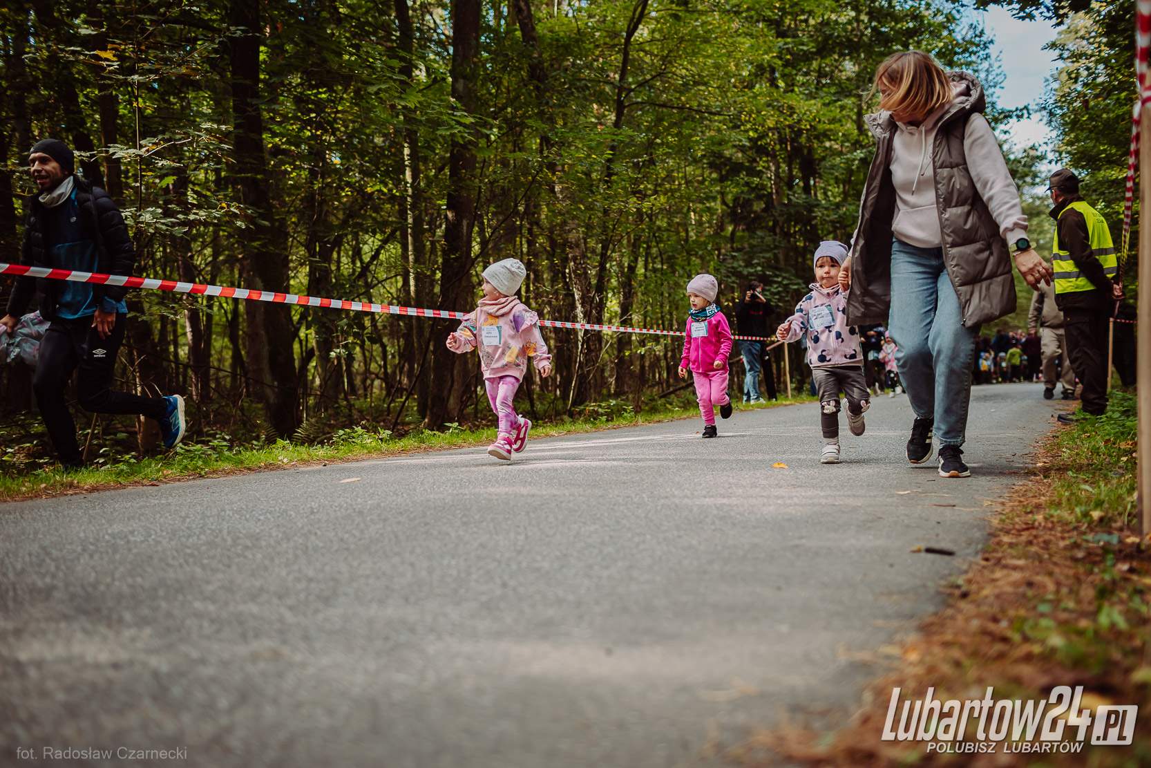 Dzieci biegają, bo lubią lasy