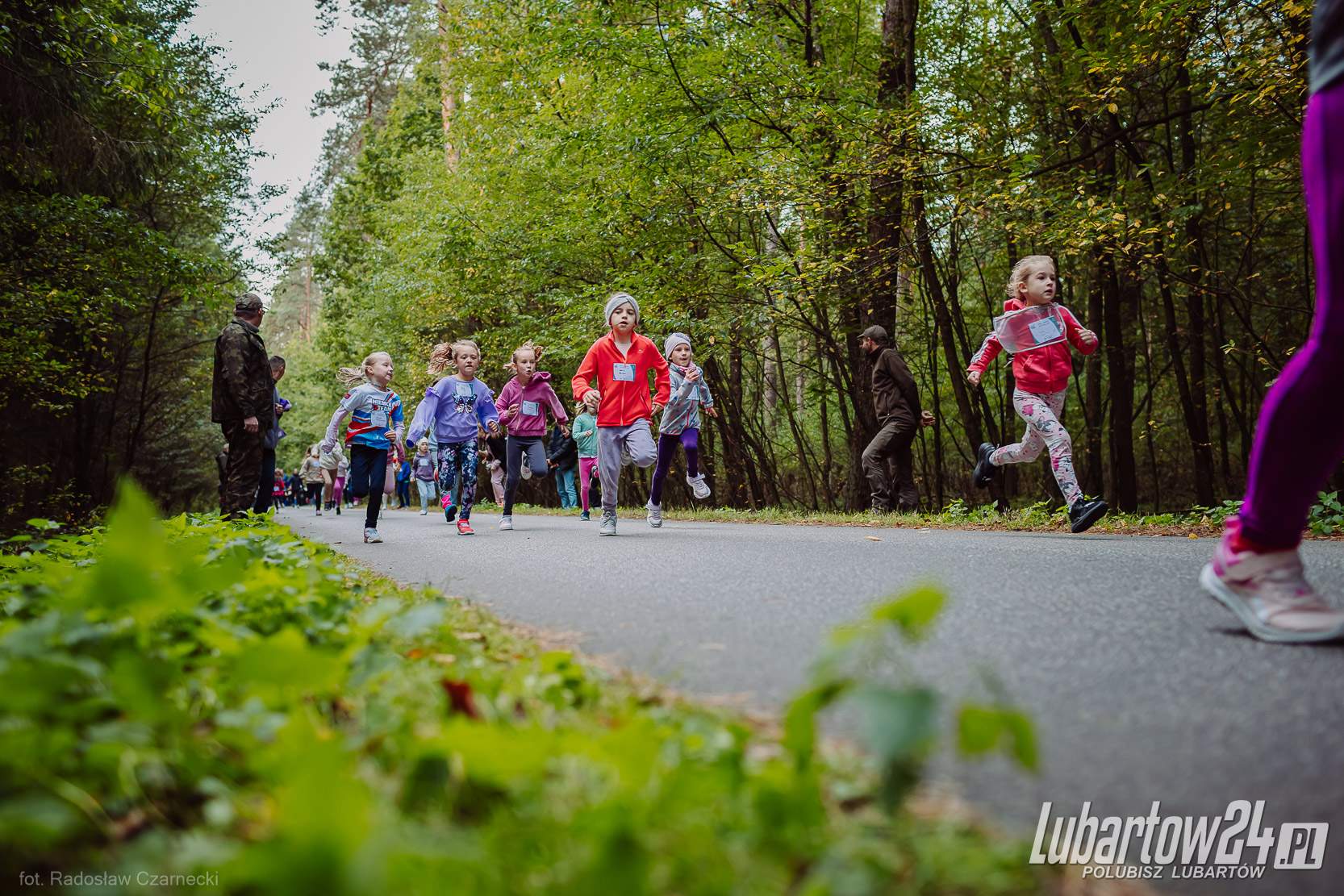 Dzieci biegają, bo lubią lasy