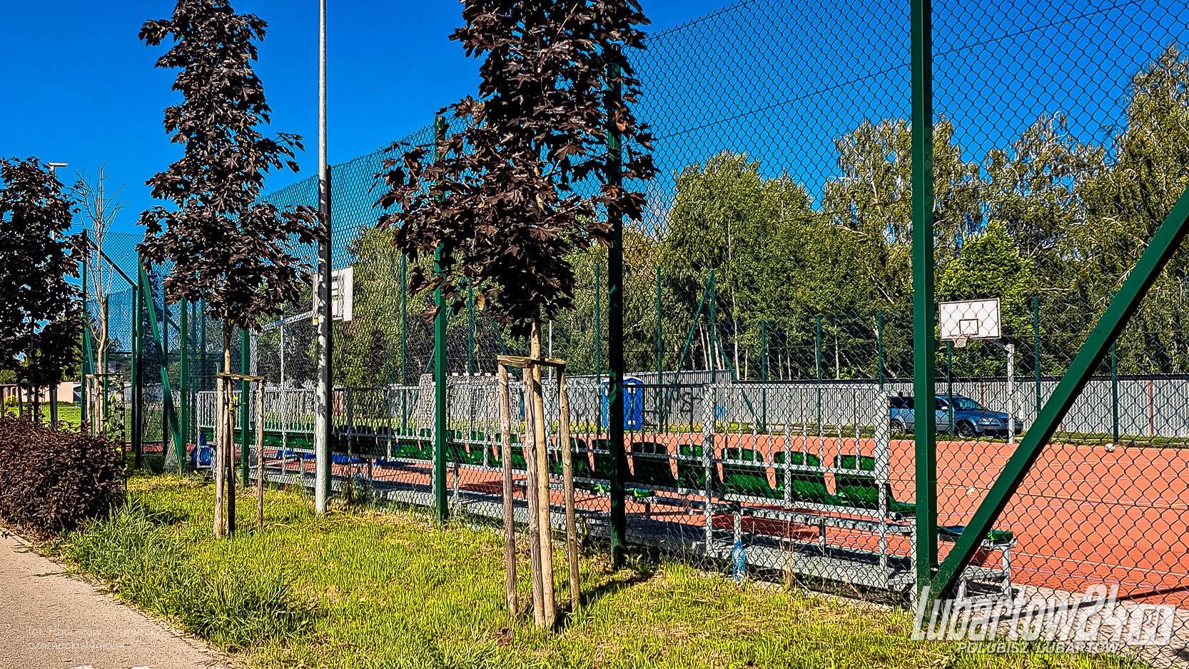 zniszczone boisko
