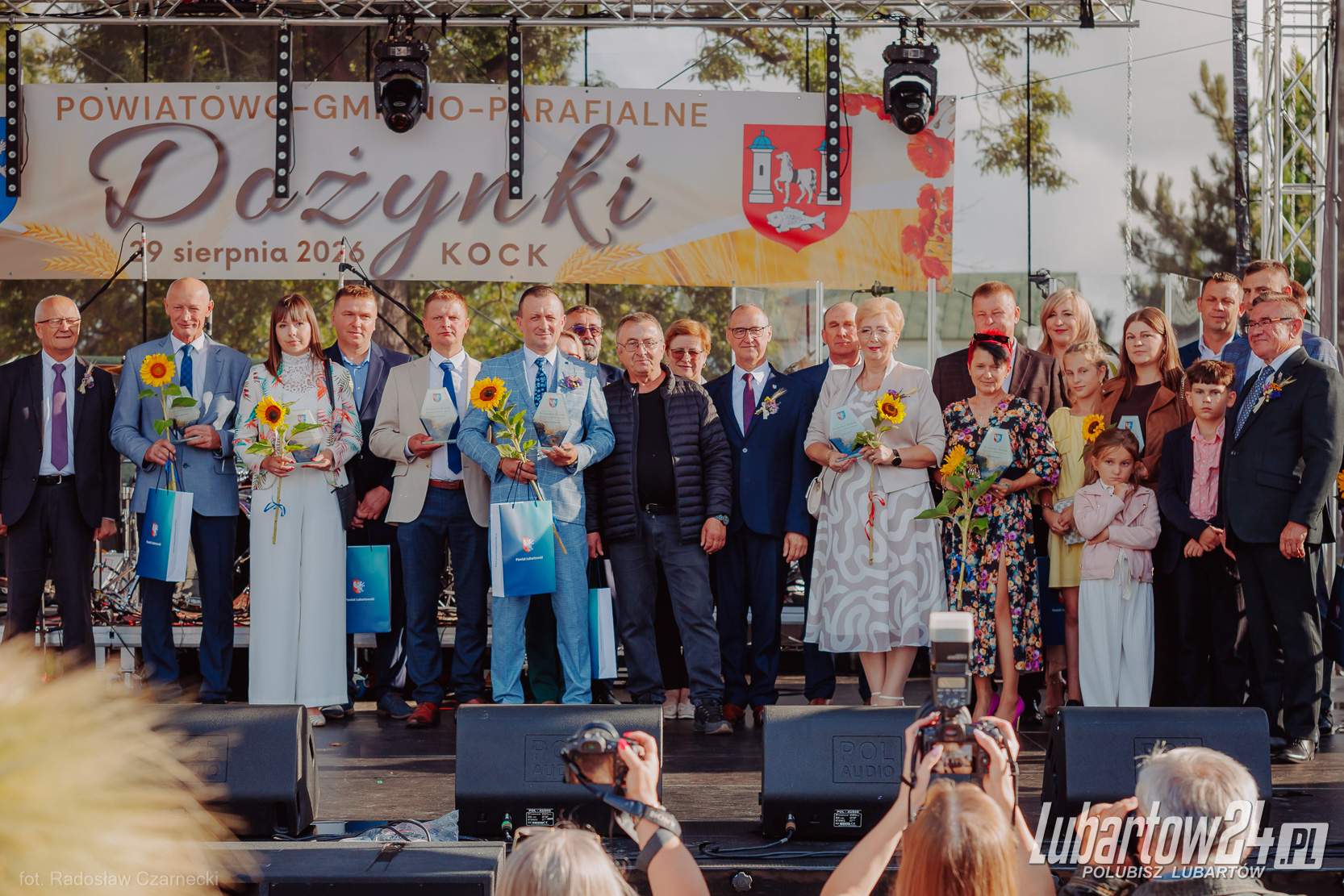Wzorowi rolnicy powiatu lubartowskiego nagrodzeni podczas dożynek w Kocku