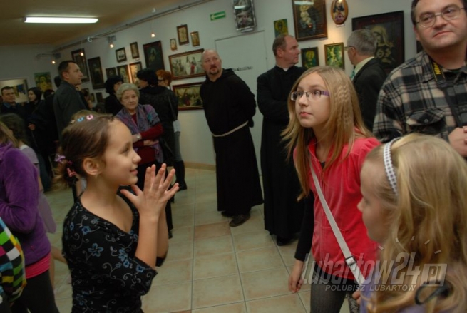 Święci ze ściany zdjęci