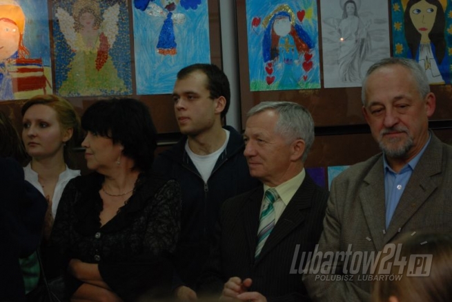 Święci ze ściany zdjęci