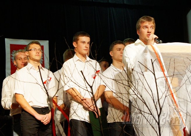 Obchody 11 listopada i ślubowanie klas pierwszych w ZS nr 2