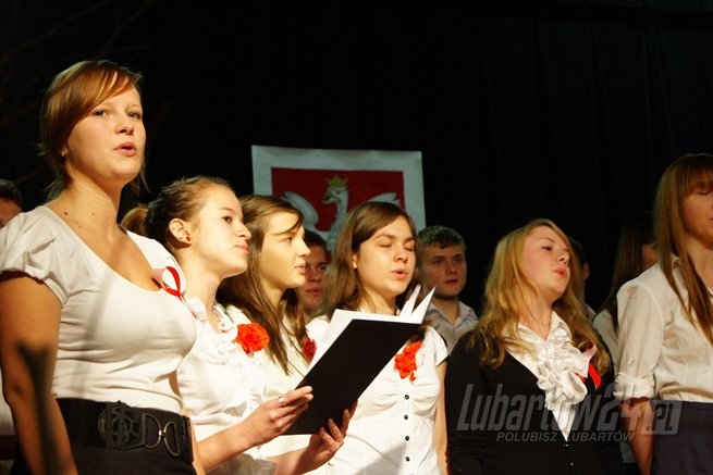 Obchody 11 listopada i ślubowanie klas pierwszych w ZS nr 2