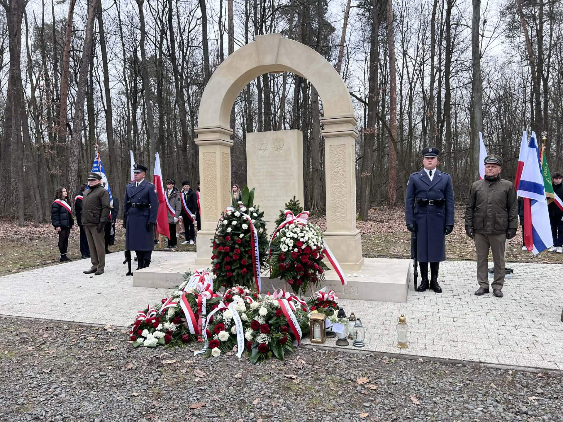 oddali hołd
