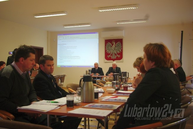 Sesja Rady Gminy Ostrówek 24.01.2012