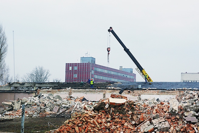 Rozbiórka Huty Szkła Lubartów.  3 grudnia 2009