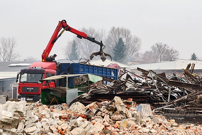 Rozbiórka Huty Szkła Lubartów.  3 grudnia 2009