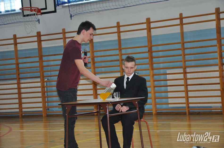 Albert Osik w Gimnazjum w Niedźwiadzie