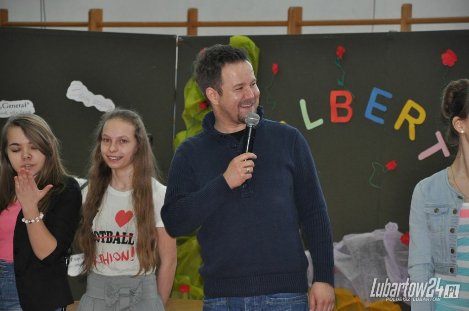 Albert Osik w Gimnazjum w Niedźwiadzie