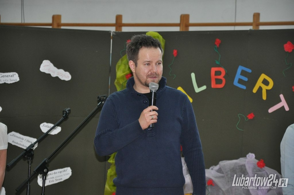 Albert Osik w Gimnazjum w Niedźwiadzie