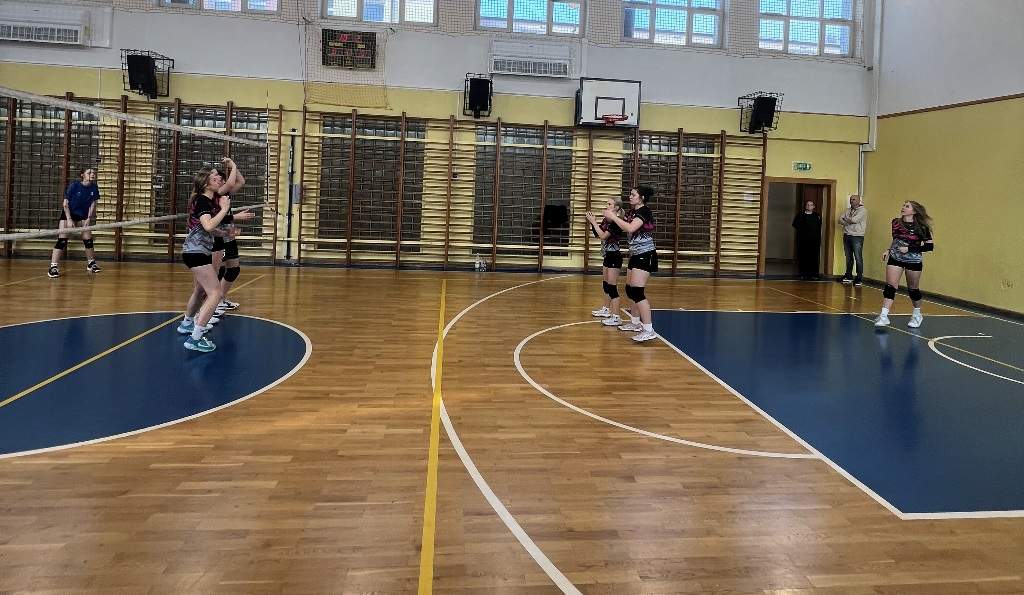 sukces siatkarek z II LO