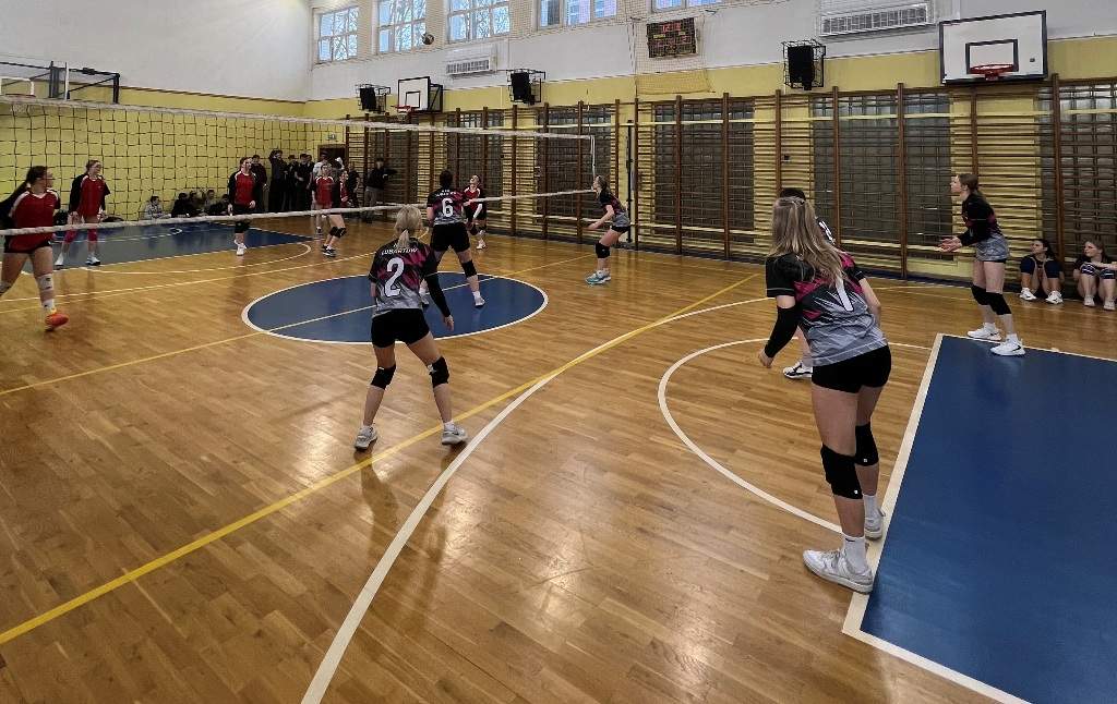sukces siatkarek z II LO