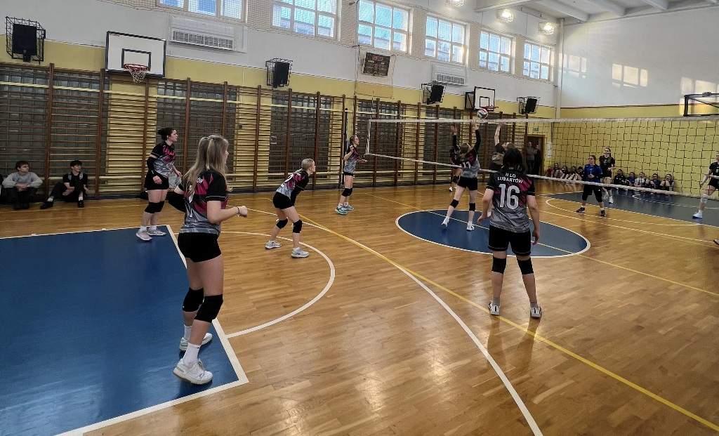 sukces siatkarek z II LO