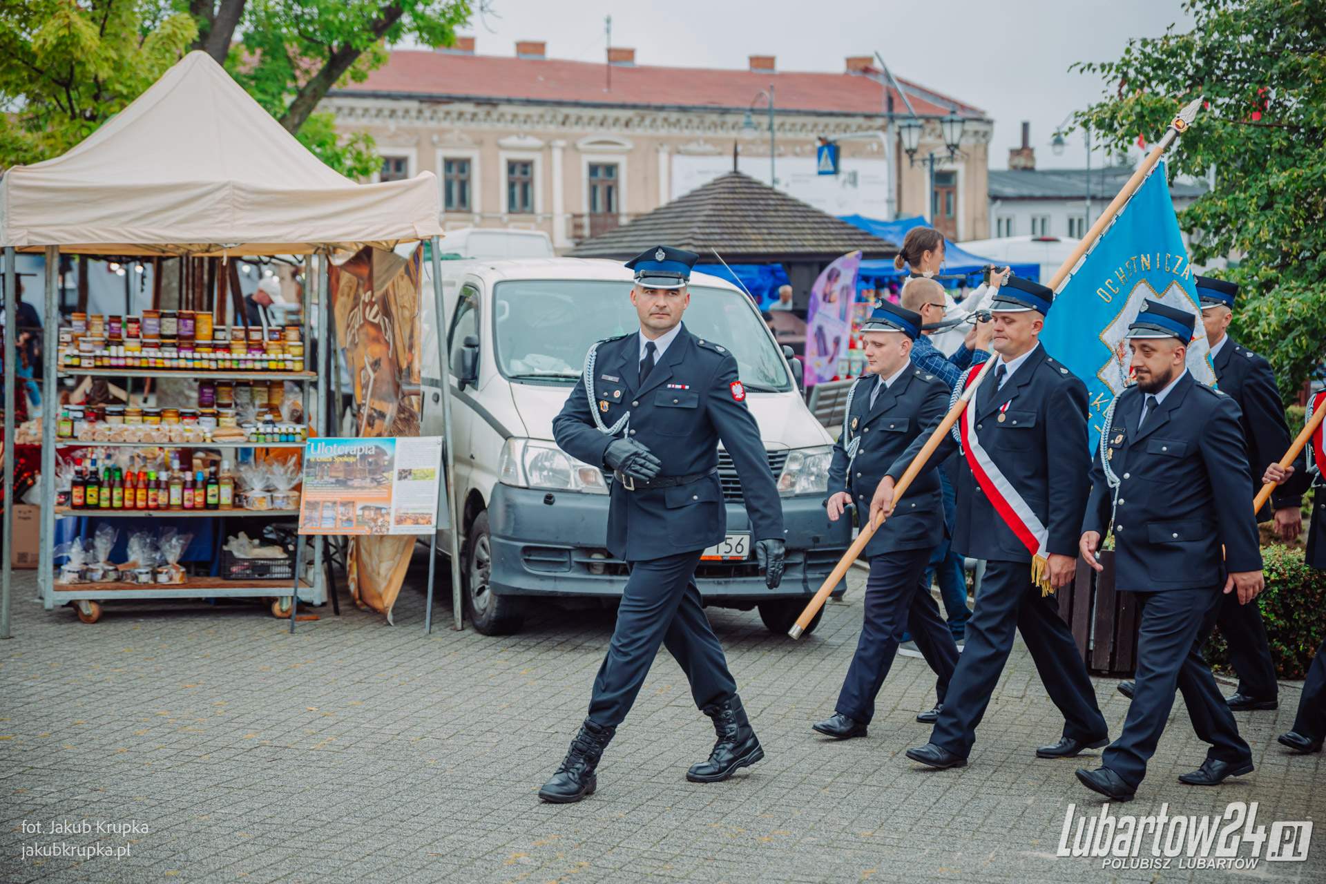 Barwny korowód dożynkowy