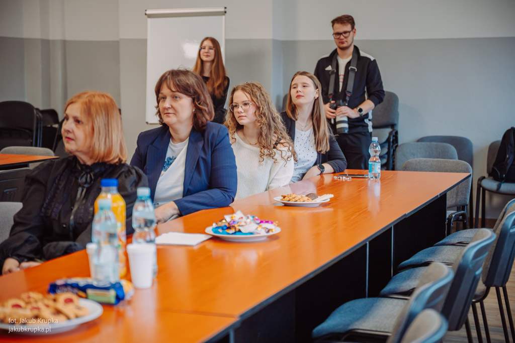 TEMAT DLA MŁODEGO REPORTERA