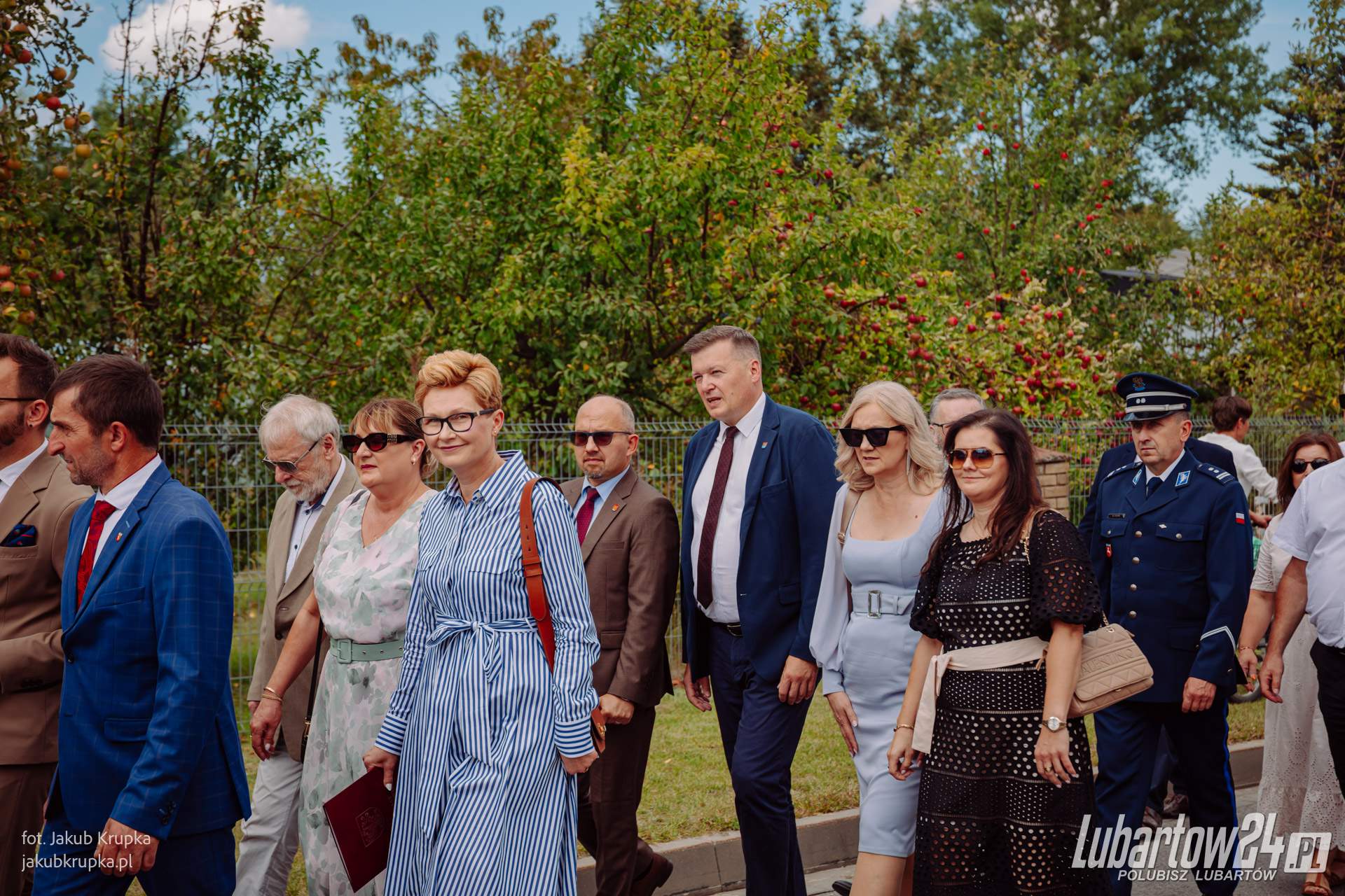 Korowód dożynkowy w Niedźwiadzie