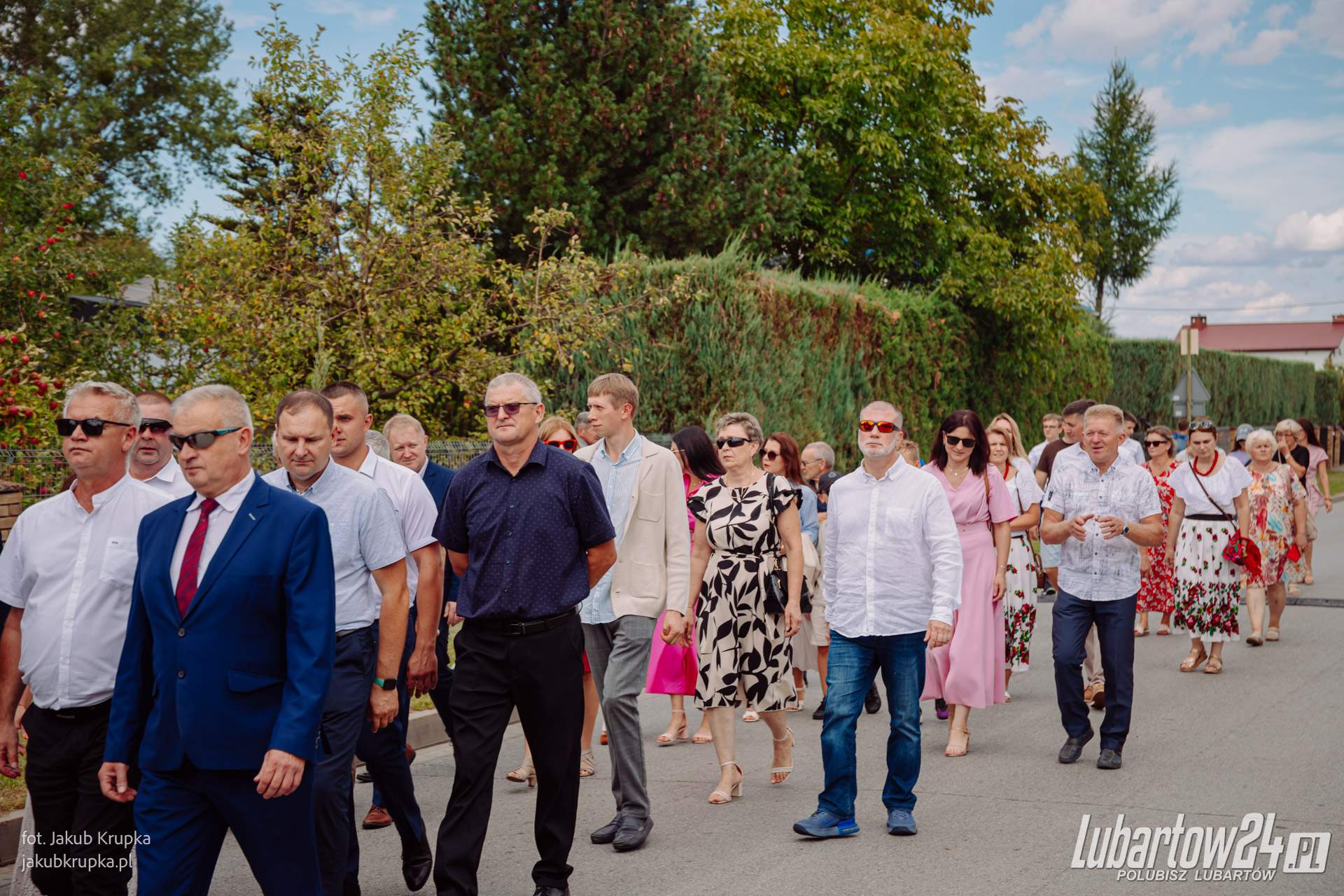 Korowód dożynkowy w Niedźwiadzie