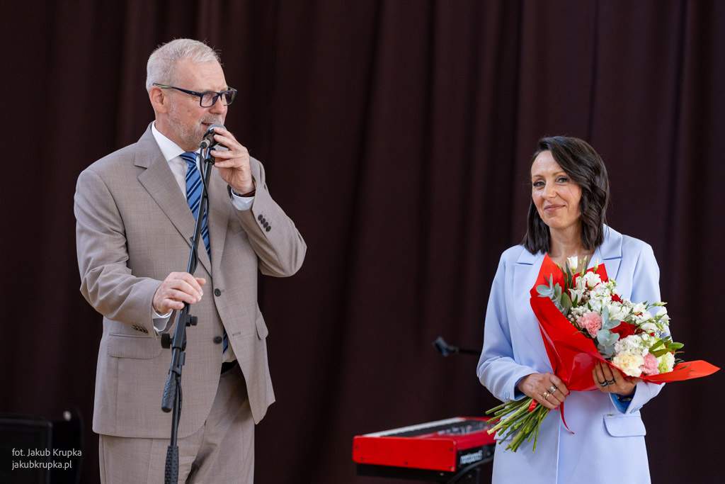 uroczyste zakończenie roku szkolnego w II LO