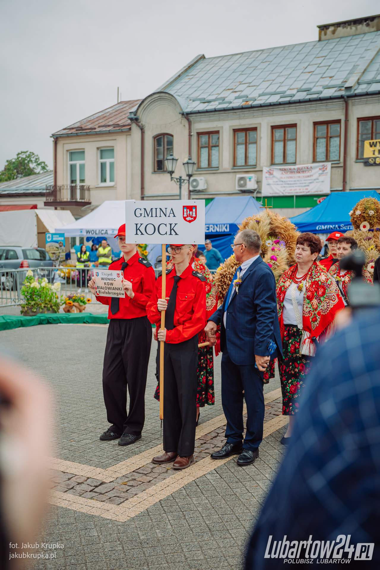 Barwny korowód dożynkowy