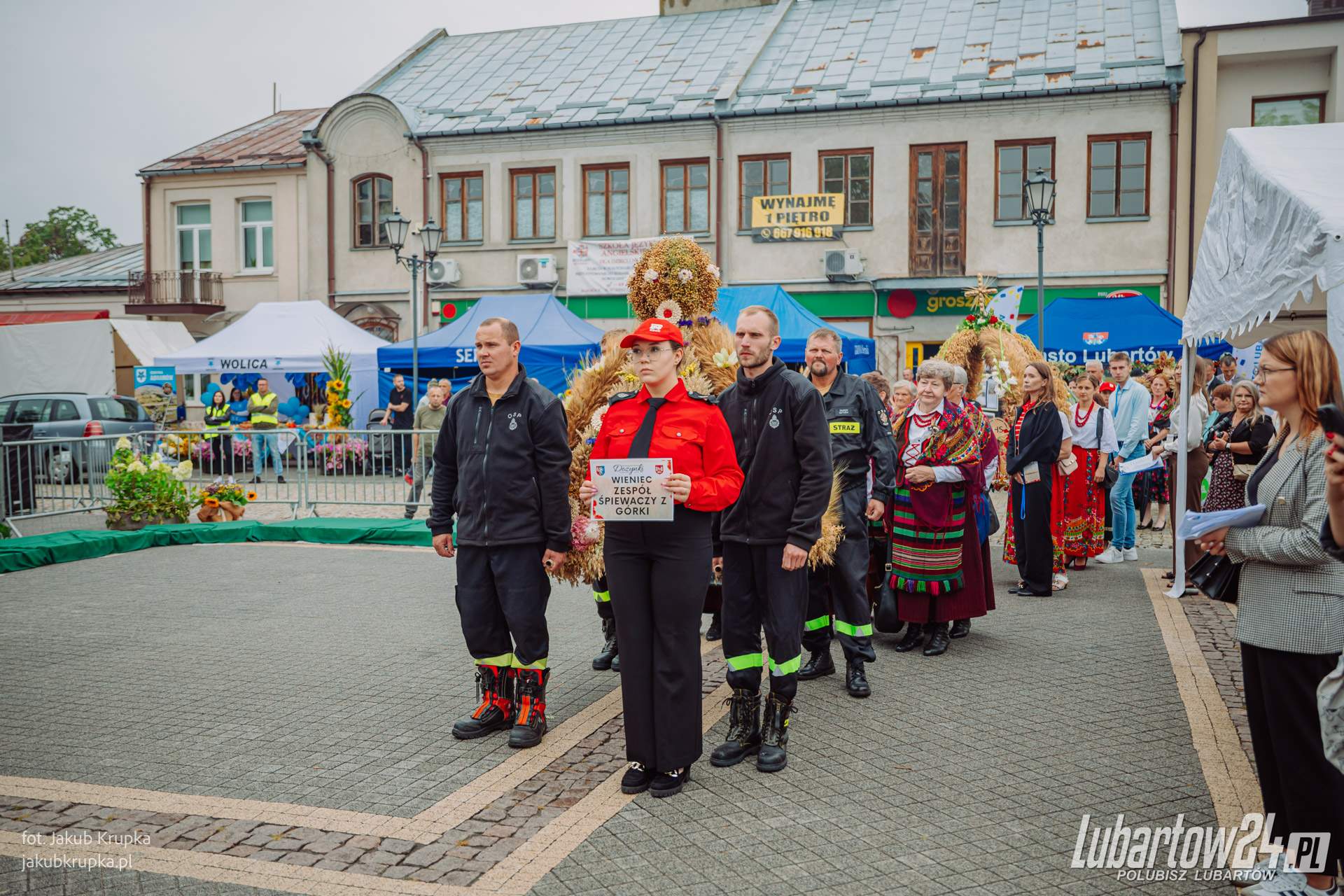 Barwny korowód dożynkowy