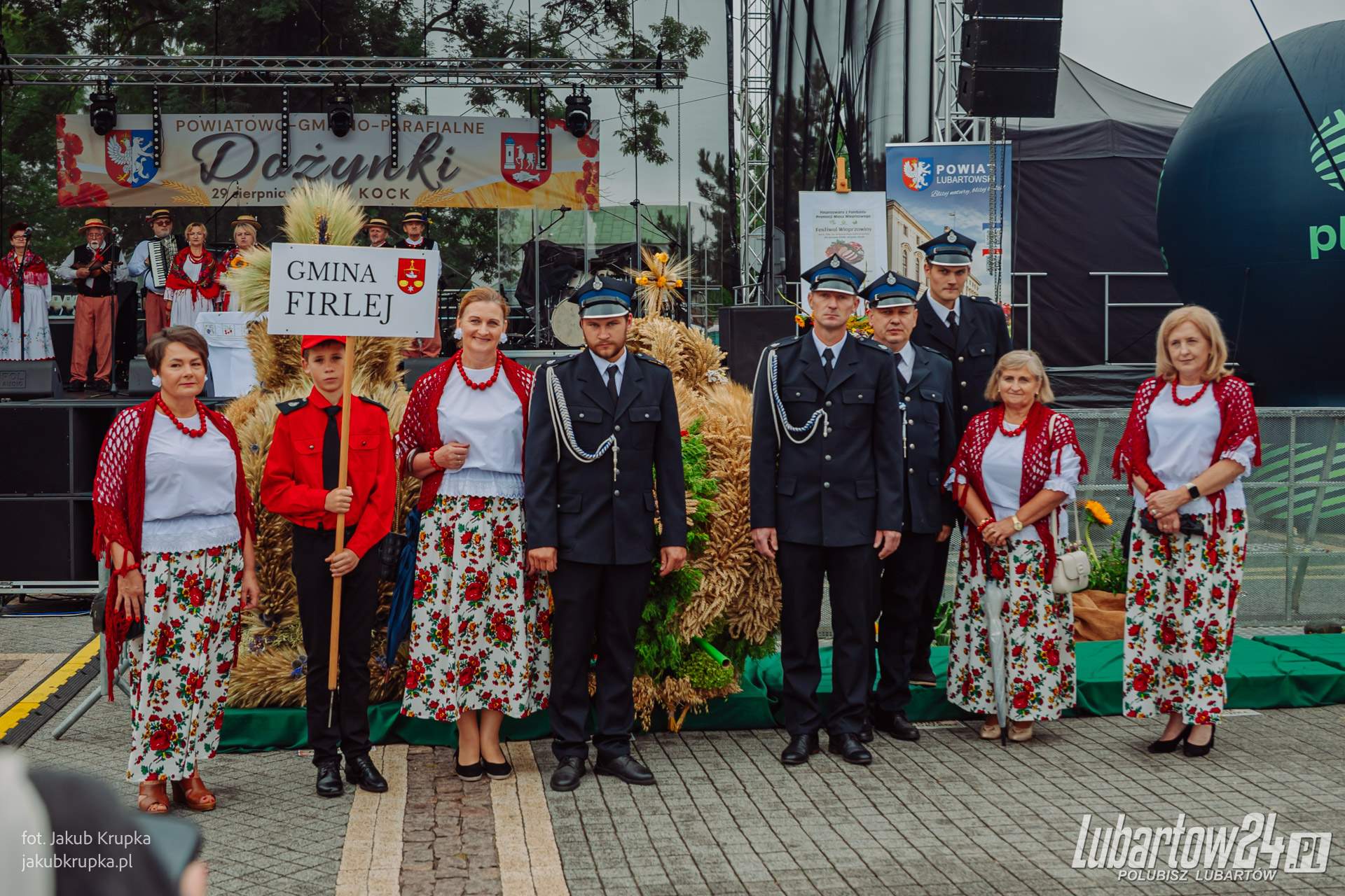 Barwny korowód dożynkowy