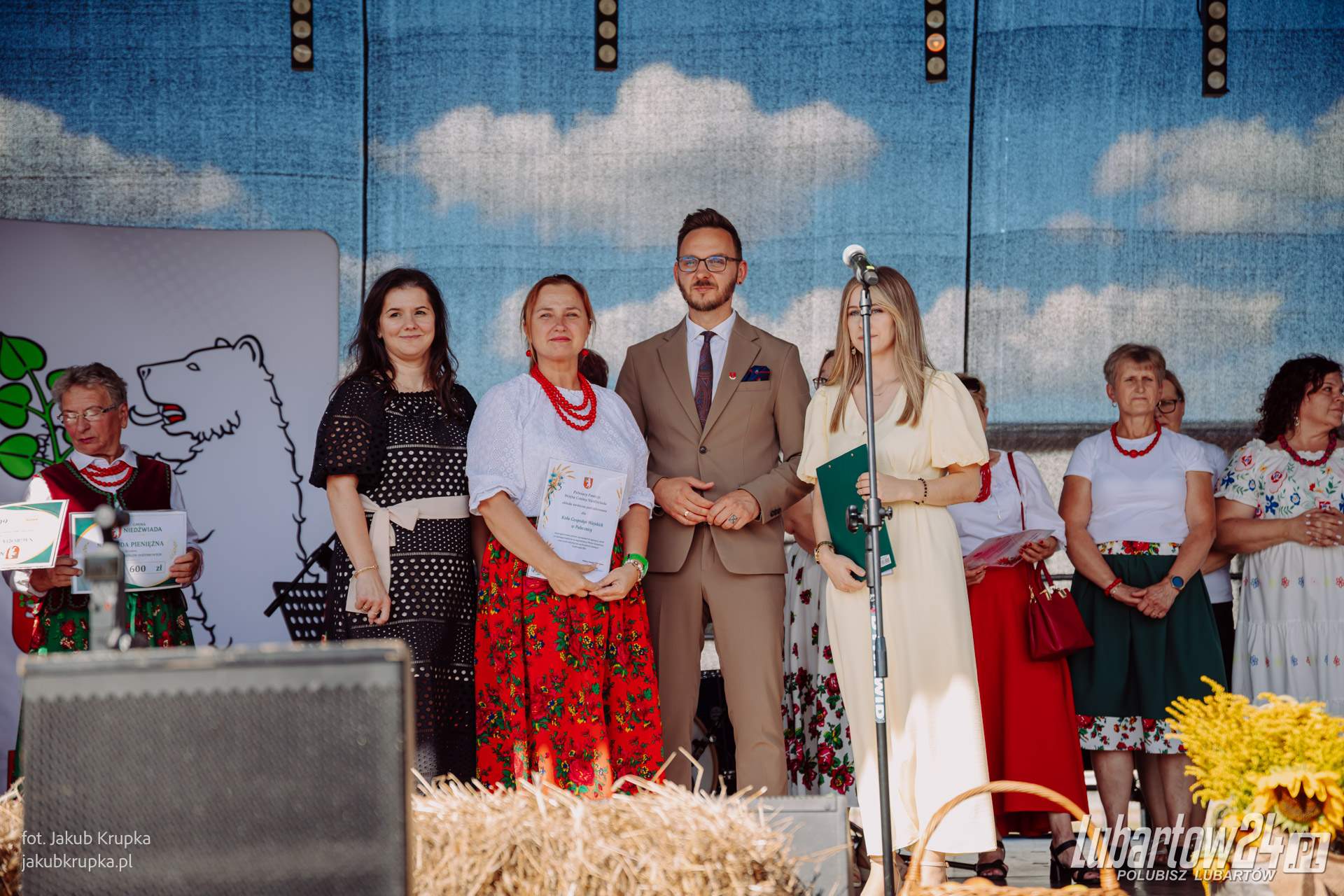 Dożynki w Niedźwiadzie