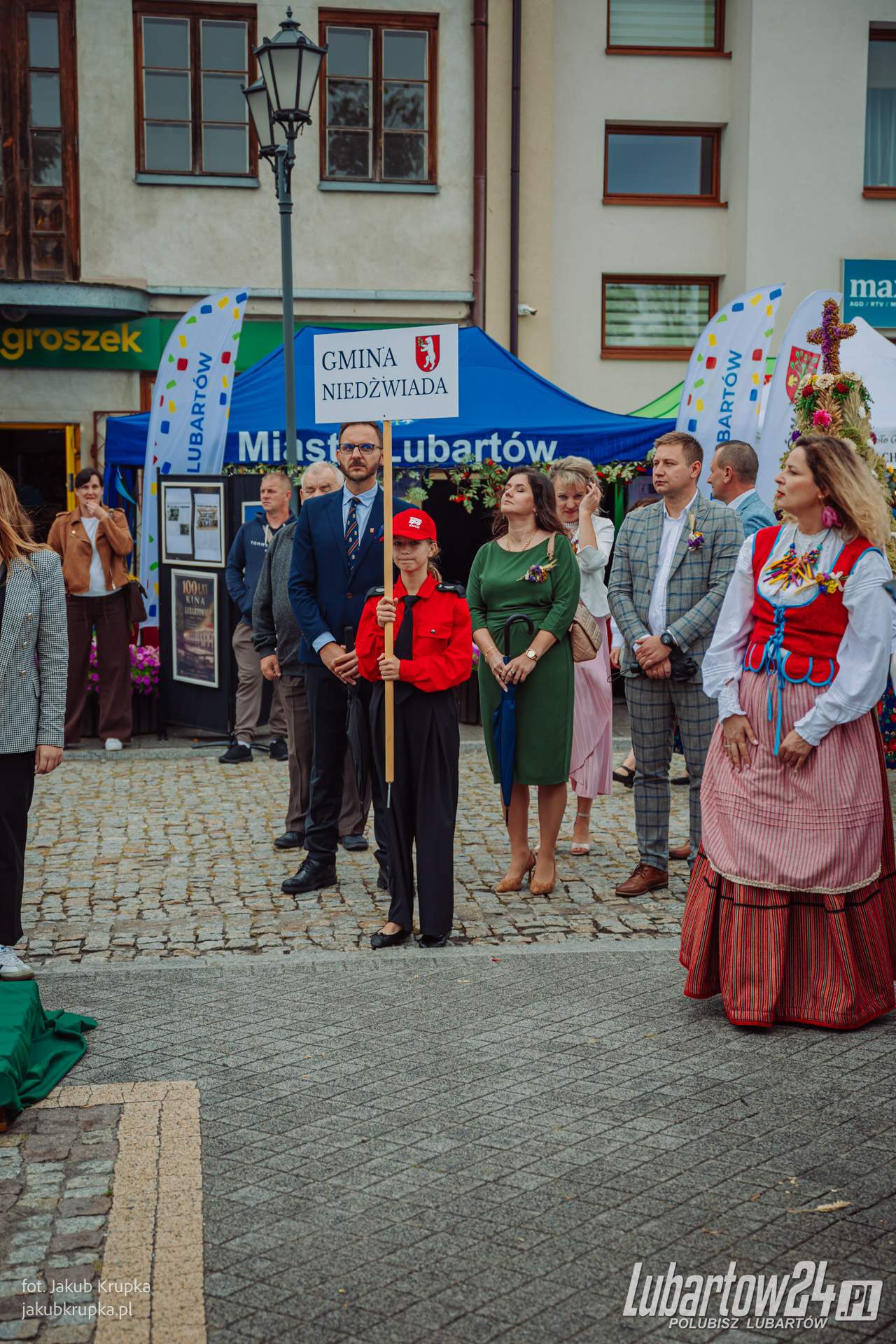 Barwny korowód dożynkowy