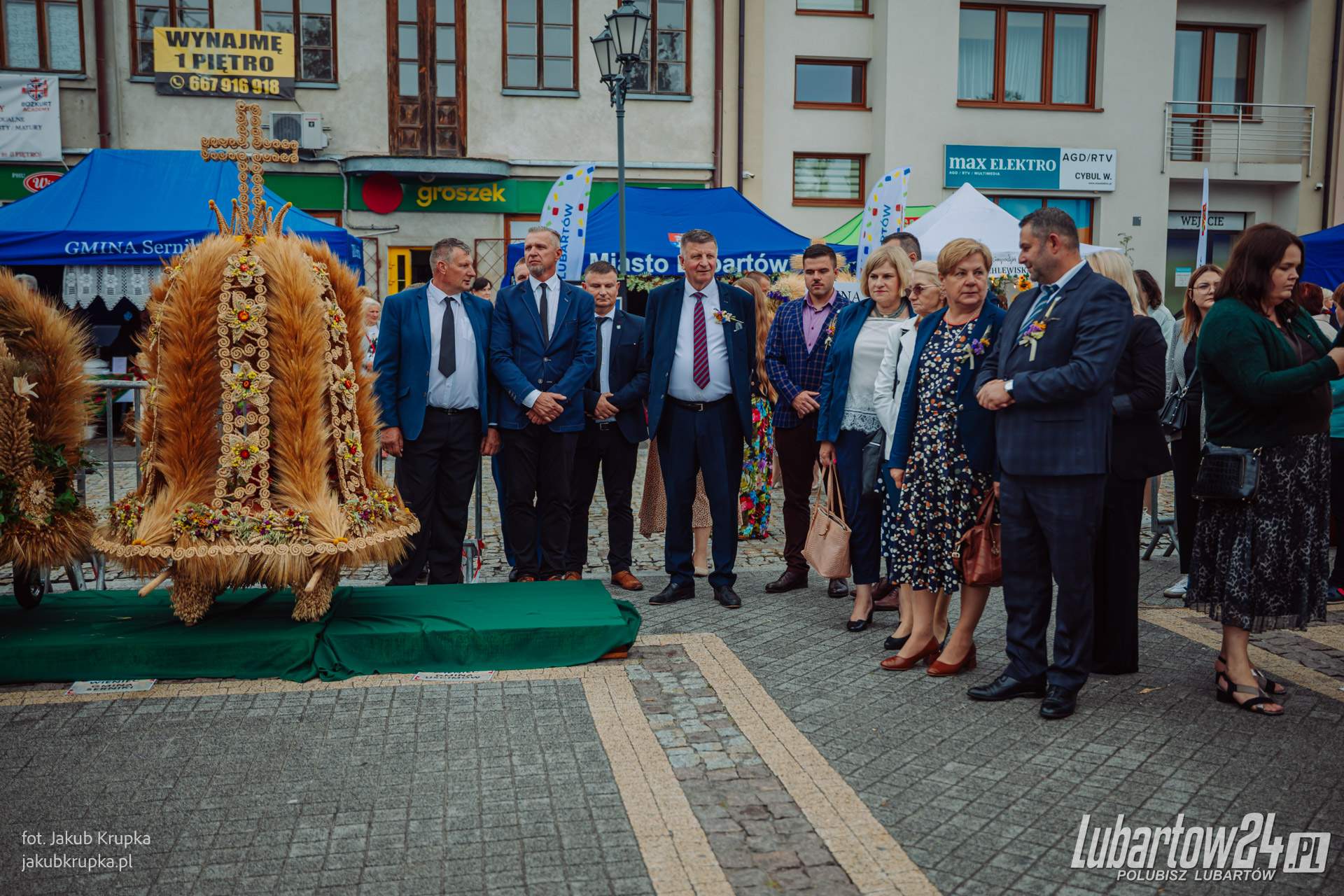 Barwny korowód dożynkowy