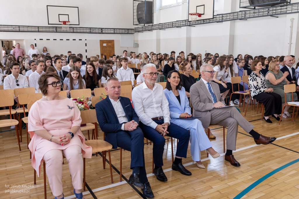 uroczyste zakończenie roku szkolnego w II LO