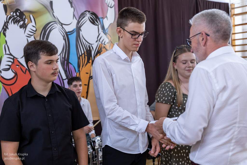 uroczyste zakończenie roku szkolnego w II LO