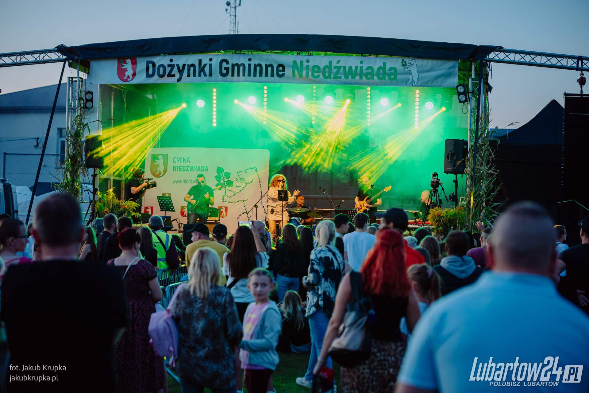 Koncerty dożynkowe w Niedźwiadzie