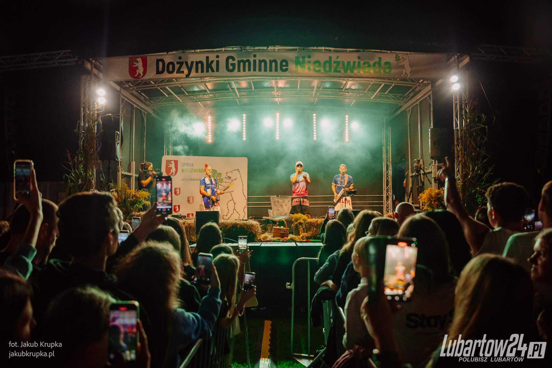 Koncerty dożynkowe w Niedźwiadzie