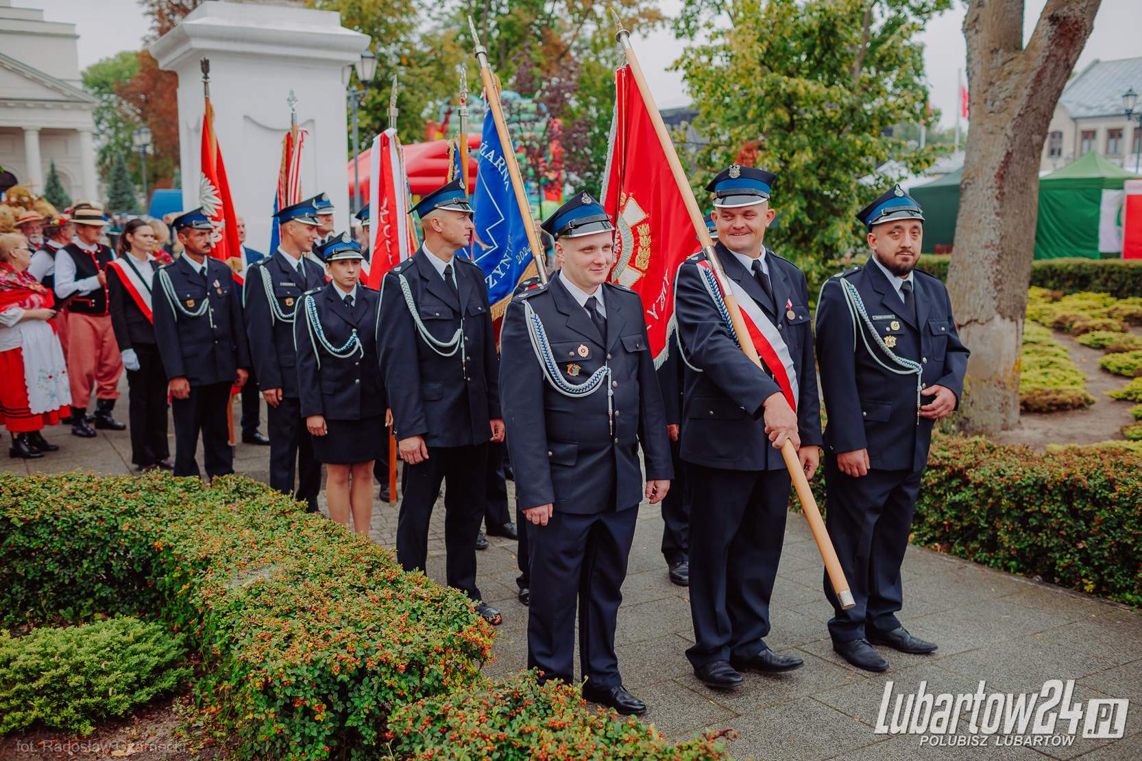 Barwny korowód dożynkowy
