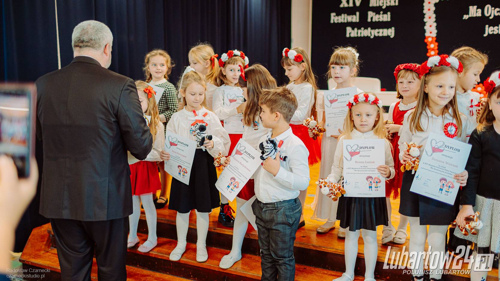 Młodzi patrioci na scenie