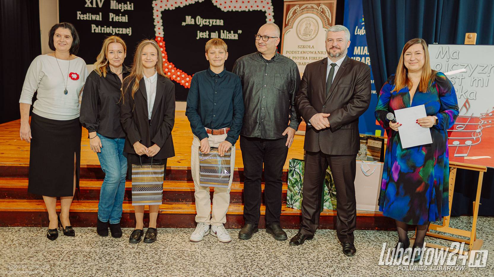 Młodzi patrioci na scenie