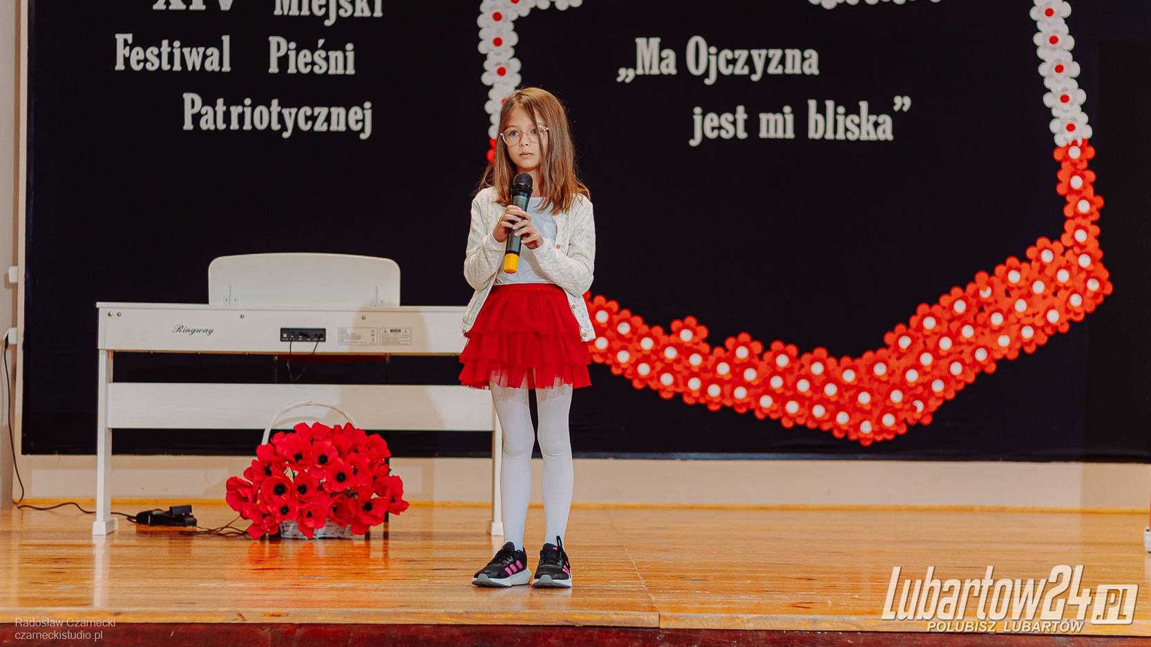 Młodzi patrioci na scenie