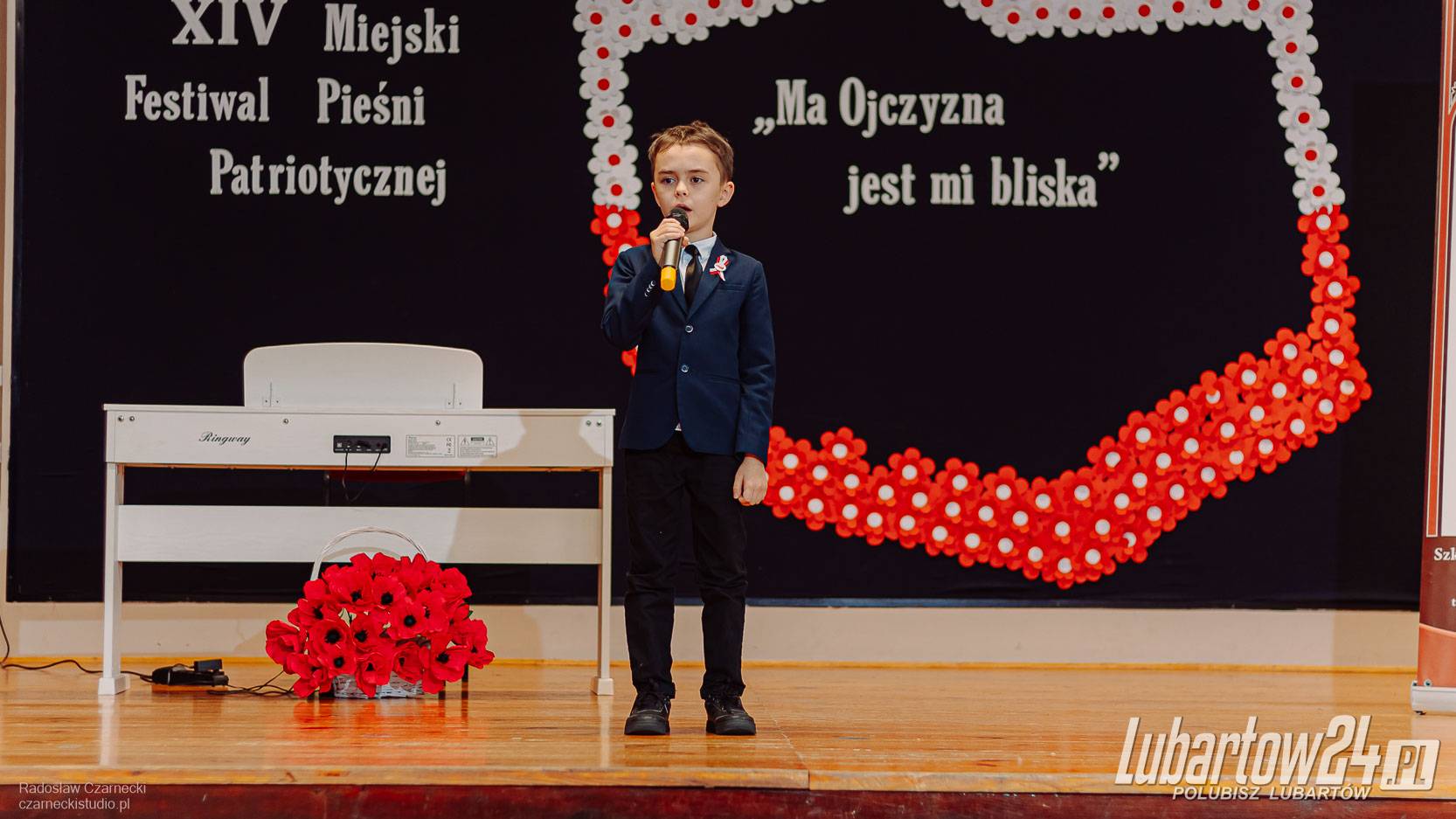 Młodzi patrioci na scenie