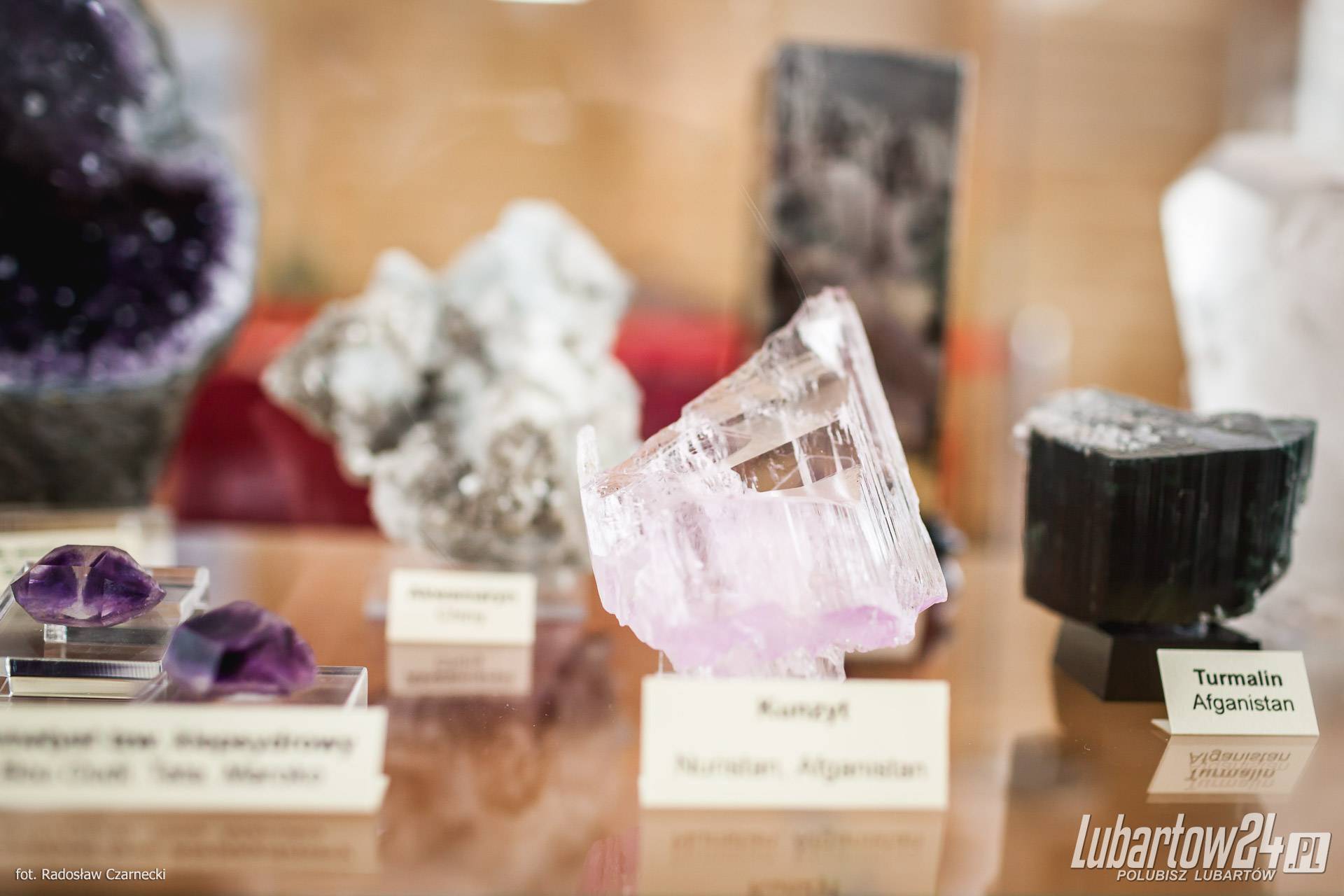wystawa minerałów w Niedźwiadzie